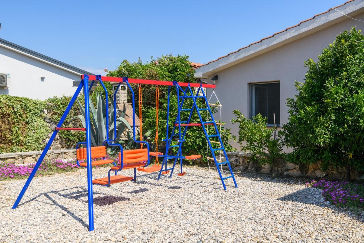 プーラ Haus Rusticaヴィラ エクステリア 写真