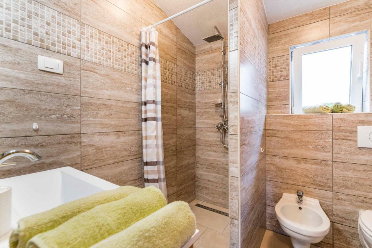 プーラ Haus Rusticaヴィラ エクステリア 写真