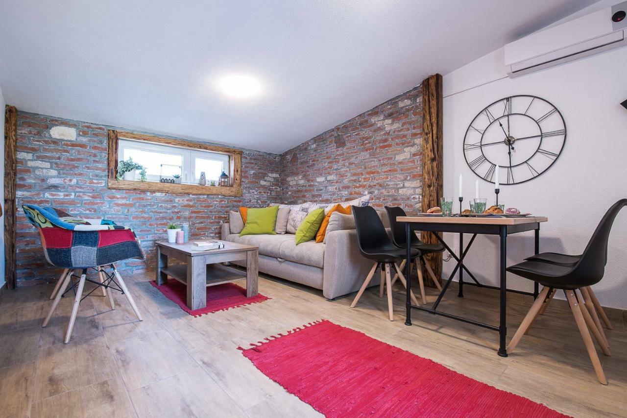 プーラ Haus Rusticaヴィラ エクステリア 写真