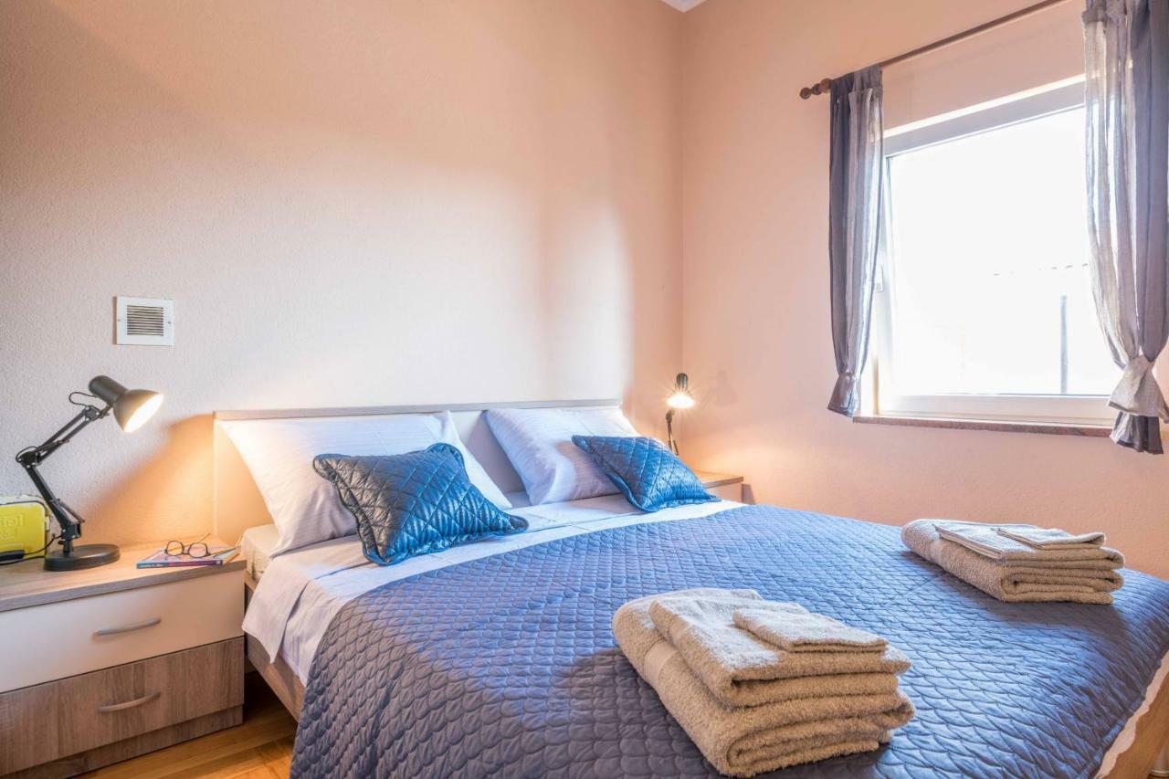 プーラ Haus Rusticaヴィラ エクステリア 写真