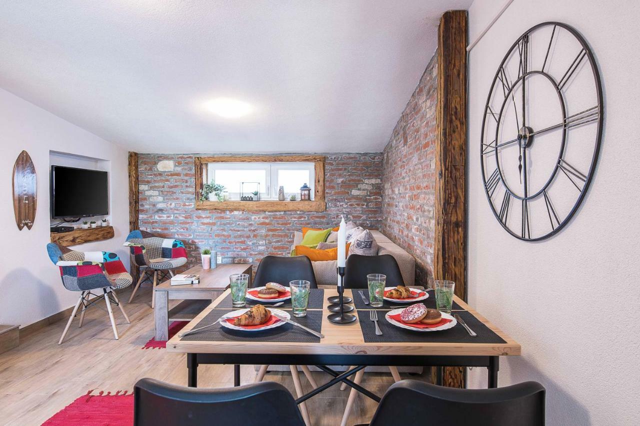 プーラ Haus Rusticaヴィラ エクステリア 写真