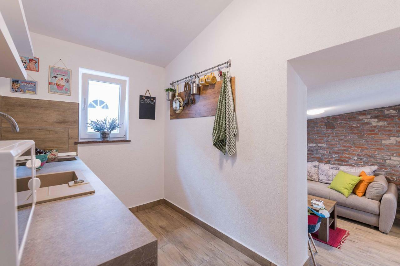 プーラ Haus Rusticaヴィラ エクステリア 写真